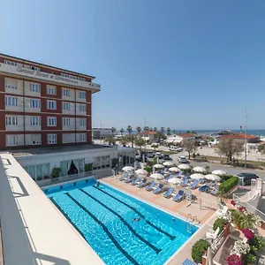 4* Hotell Grand & Riviera