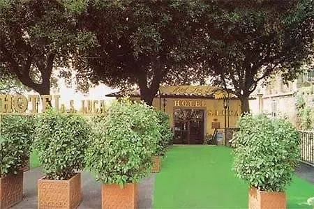 Hotel San Luca Cortona 4*,